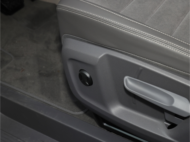 VW T7 Multivan Edition eHybrid 4MOTION DSG Lang AHK Pano