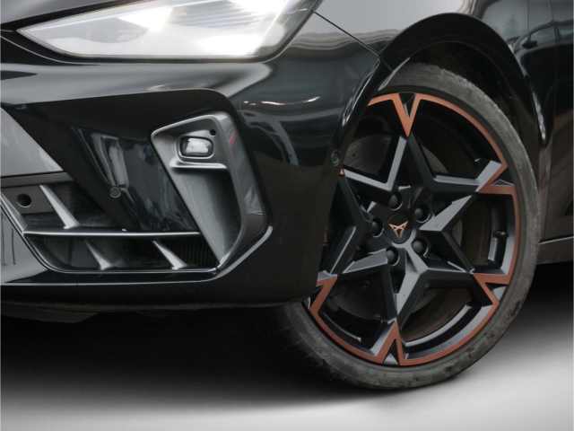 Cupra Leon ST VZ 2.0 TSI DSG 4Drive LED Navi Kamera