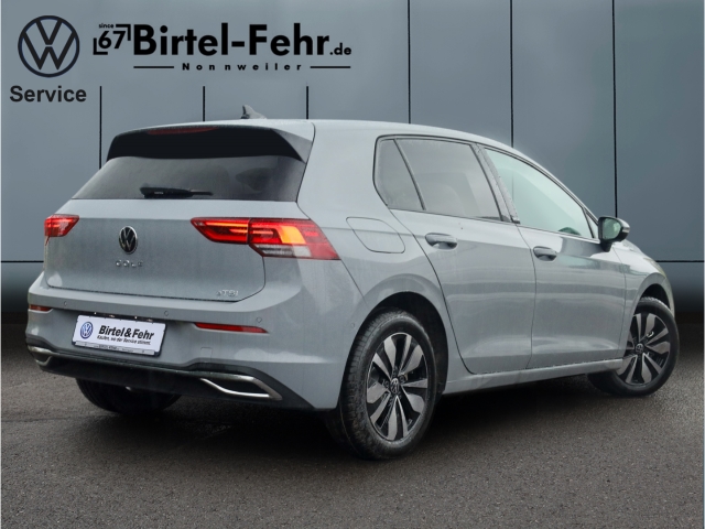 VW Golf VIII Move 1.5 eTSI DSG Navi LED PDC SITZHZG LEDERMFL