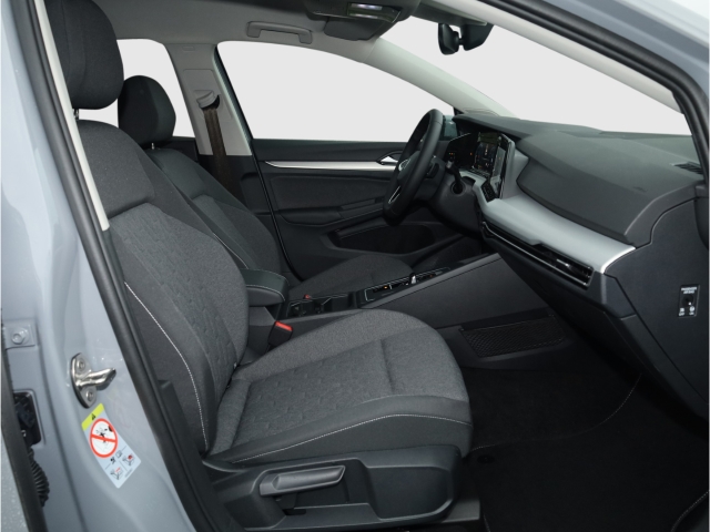 VW Golf VIII Move 1.5 eTSI DSG Navi LED PDC SITZHZG LEDERMFL