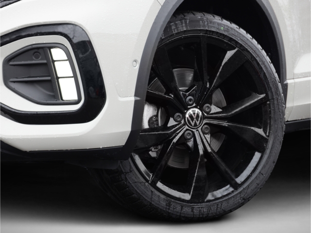 VW T-Roc R-Line Black Style 1.5 TSI DSG AHK Pano Kamera