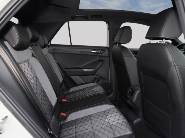 VW T-Roc R-Line Black Style 1.5 TSI DSG AHK Pano Kamera