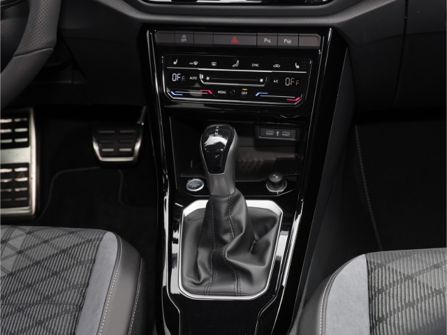 VW T-Roc R-Line Black Style1.5 TSI DSG AHK LED Kamera