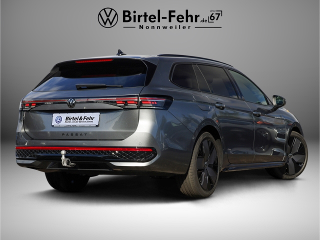 VW Passat Variant R-Line 2.0 TDI 4Motion DSG AHK IQ Light