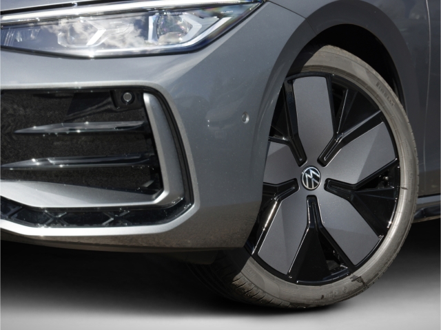 VW Passat Variant R-Line 2.0 TDI 4Motion DSG AHK IQ Light