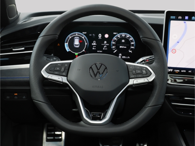 VW Passat Variant R-Line 2.0 TDI 4Motion DSG AHK IQ Light