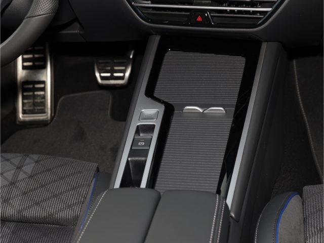 VW Passat Variant Black-Style R-Line 2.0 TDI DSG 4Motion