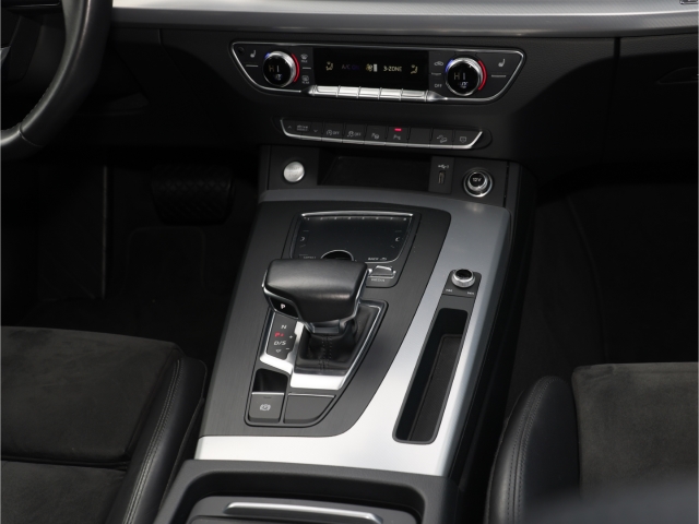 Audi Q5 50 3.0 TDI quattro sport Automatik AHK LED Kamera